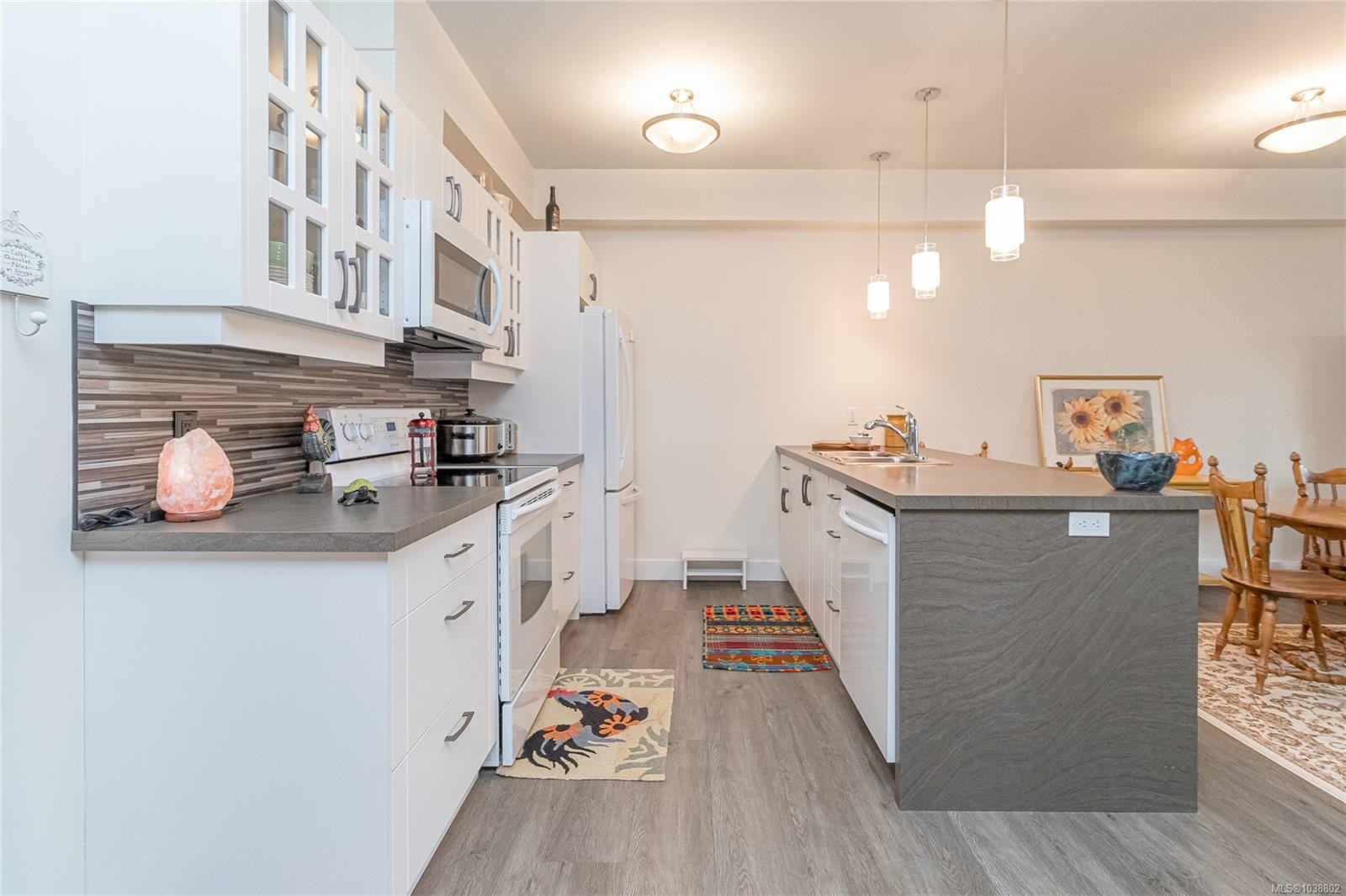 #303-5822 Garden St, Duncan, BC - Indoor Photo Showing Kitchen With Upgraded Kitchen