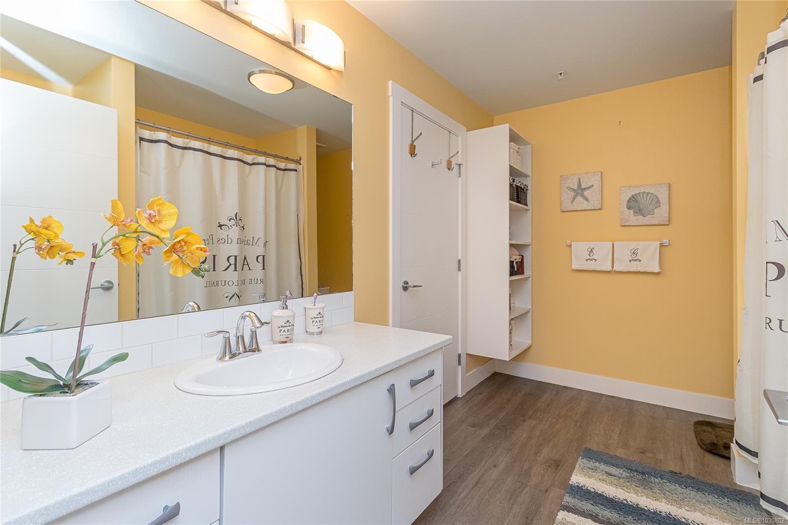 #303-5822 Garden St, Duncan, BC - Indoor Photo Showing Bathroom