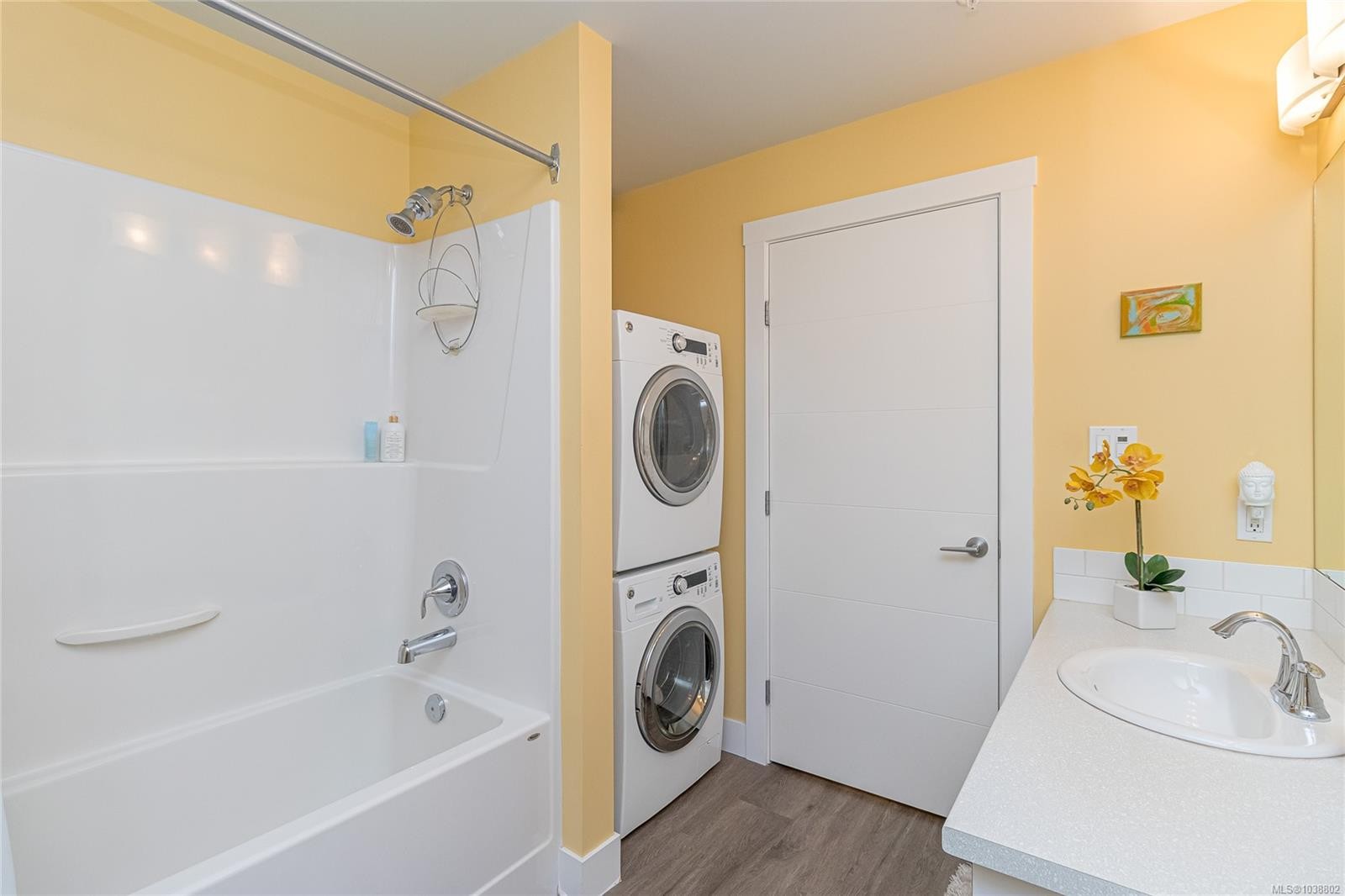 #303-5822 Garden St, Duncan, BC - Indoor Photo Showing Laundry Room