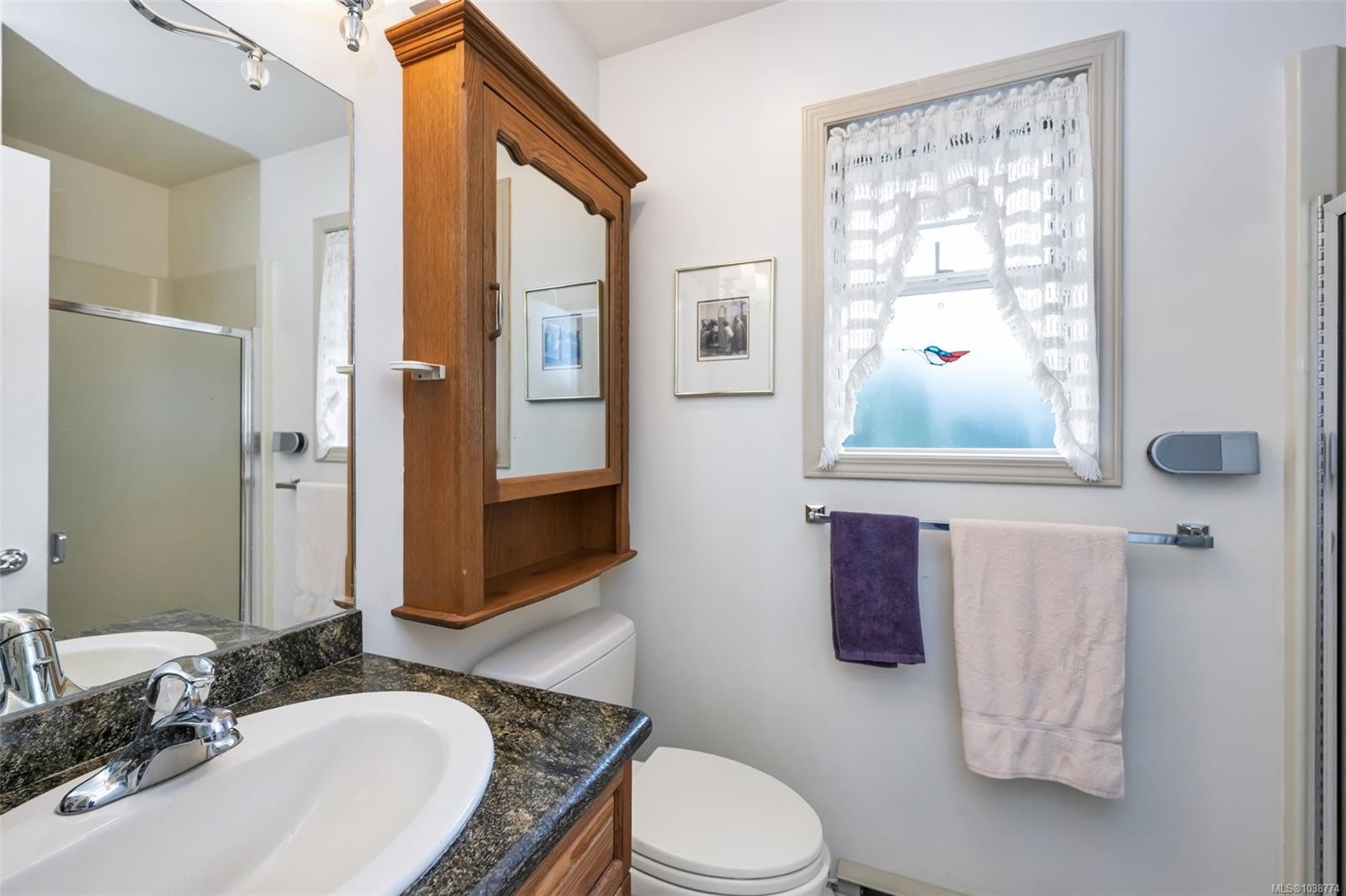 #1-10001 Fifth St, Sidney, BC - Indoor