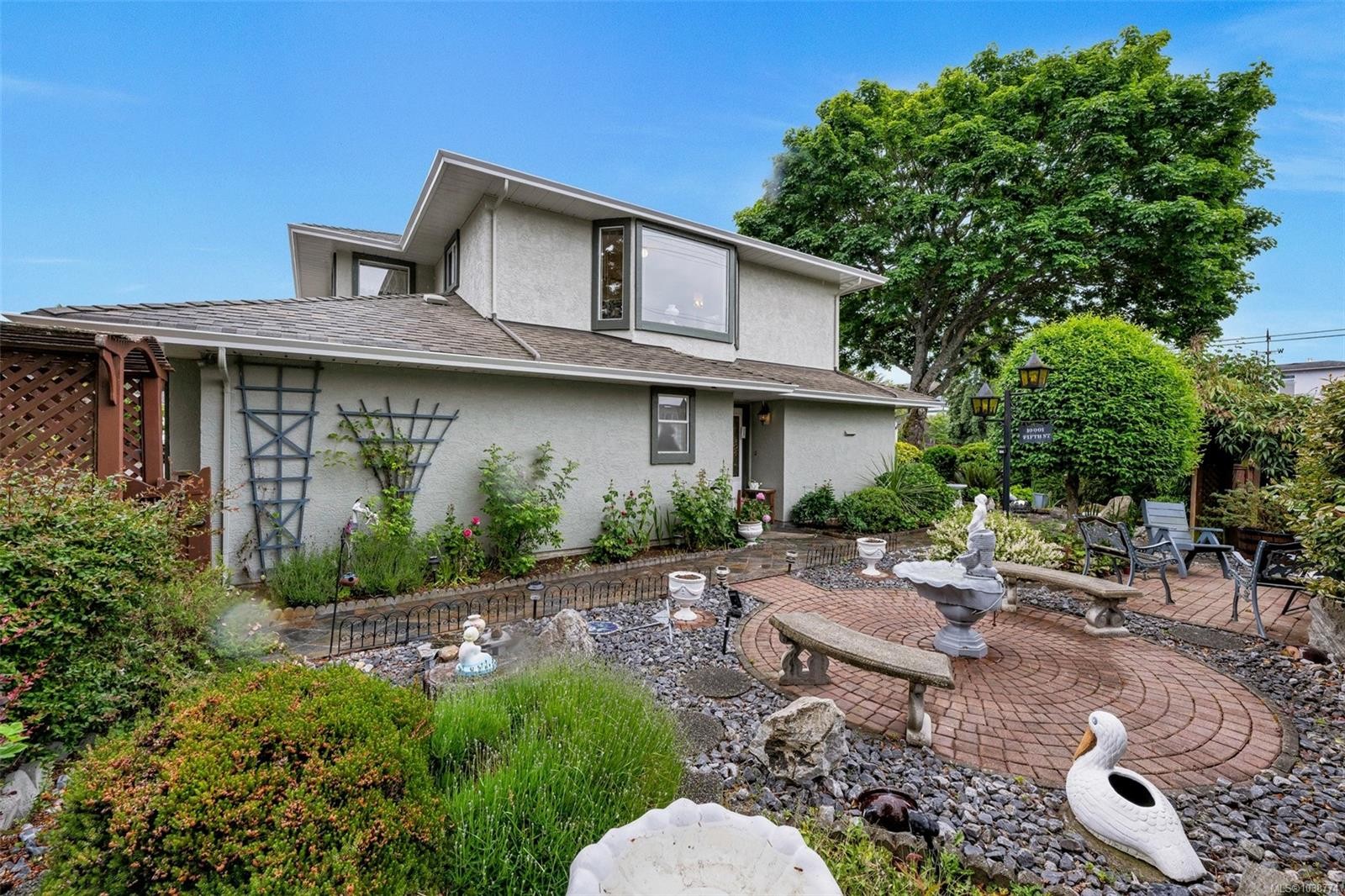 #1-10001 Fifth St, Sidney, BC - Outdoor