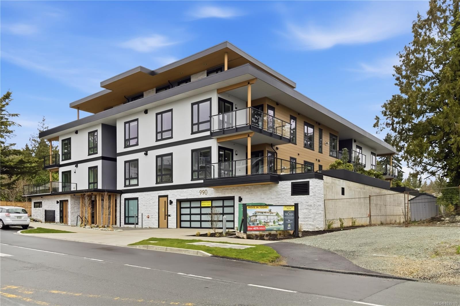 #301-990 Doumac Ave, Saanich, BC