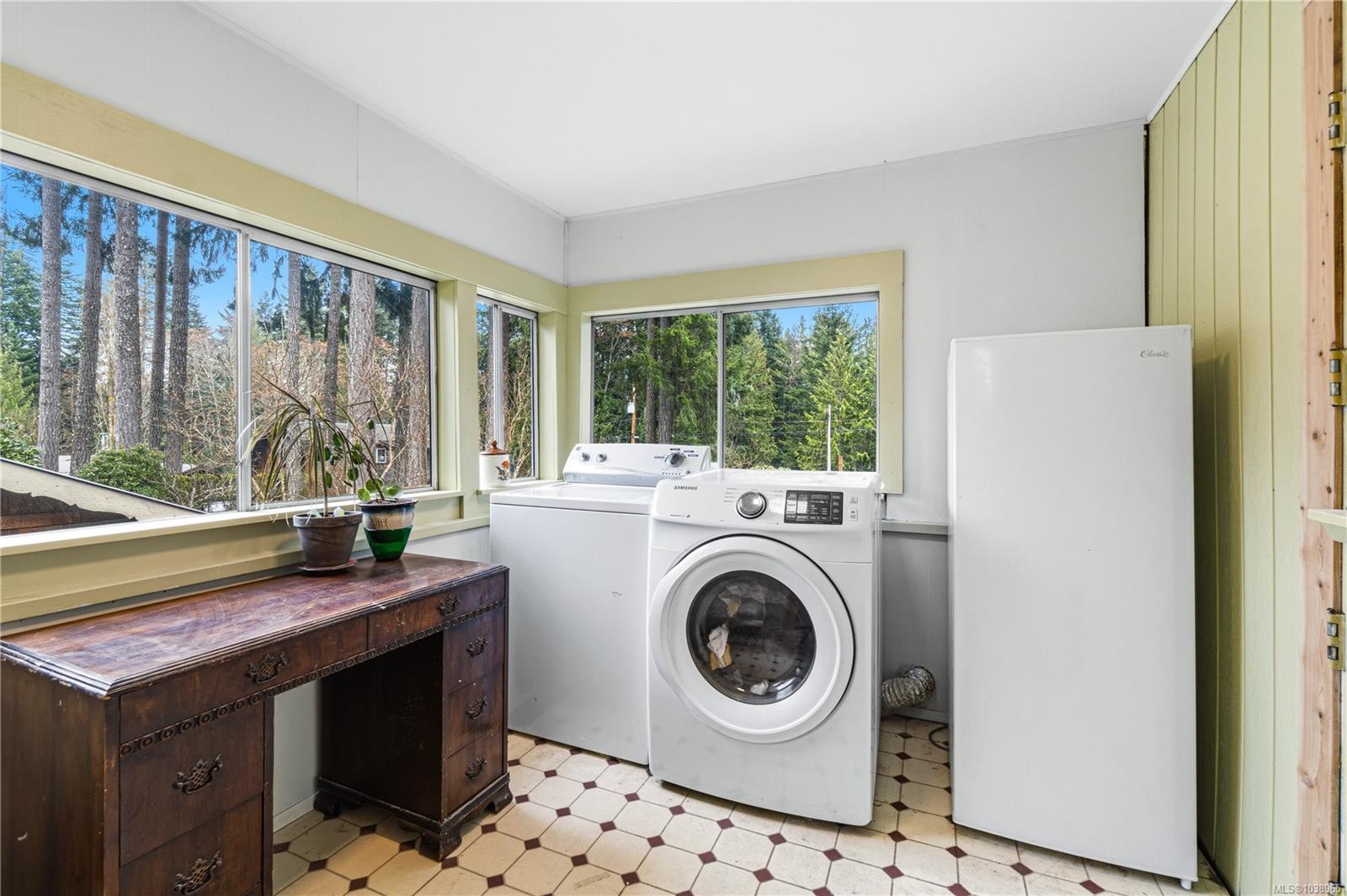 980 Poplar Way, Whiskey Creek, BC