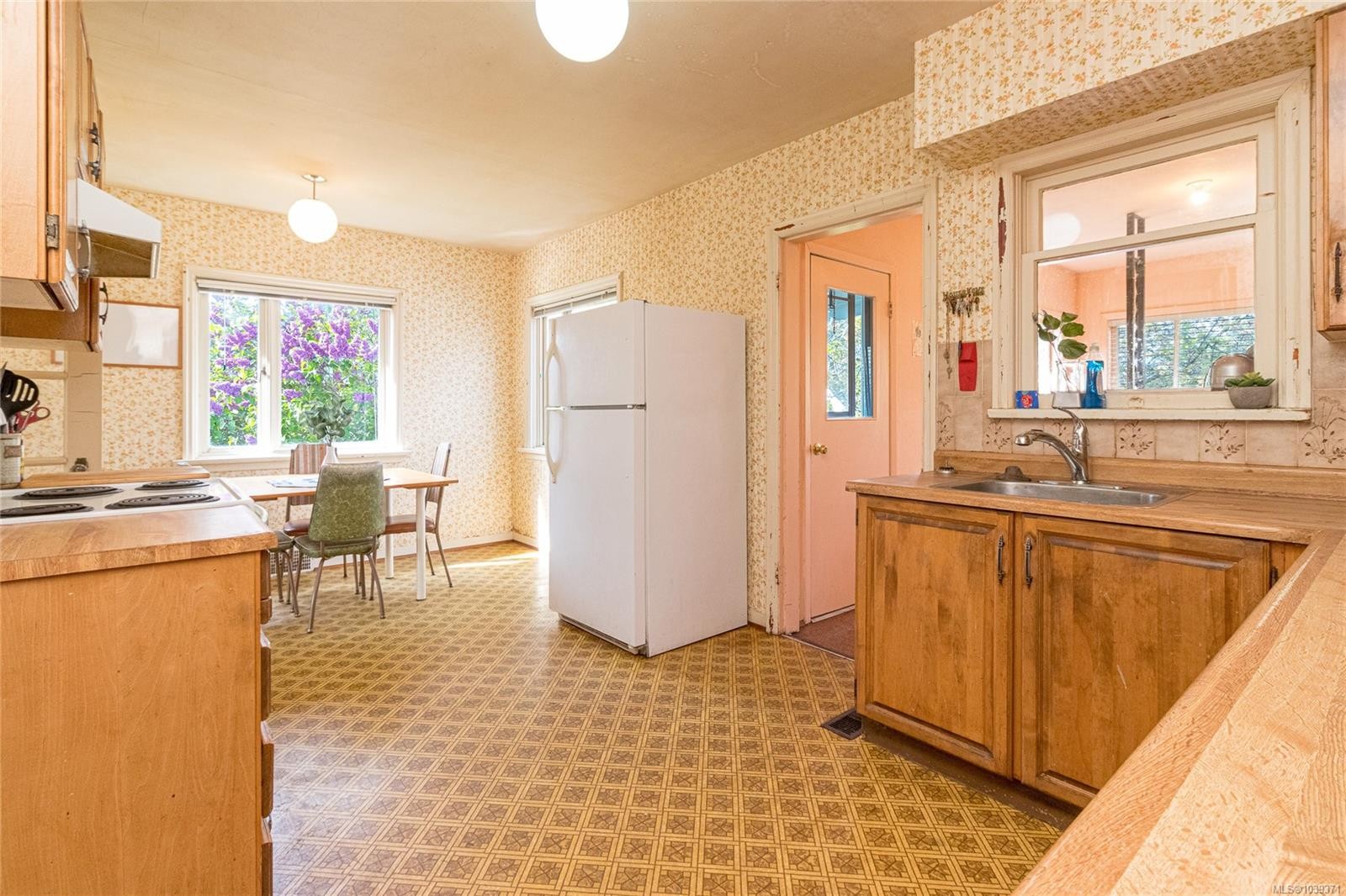 336 Irving Rd, Victoria, BC