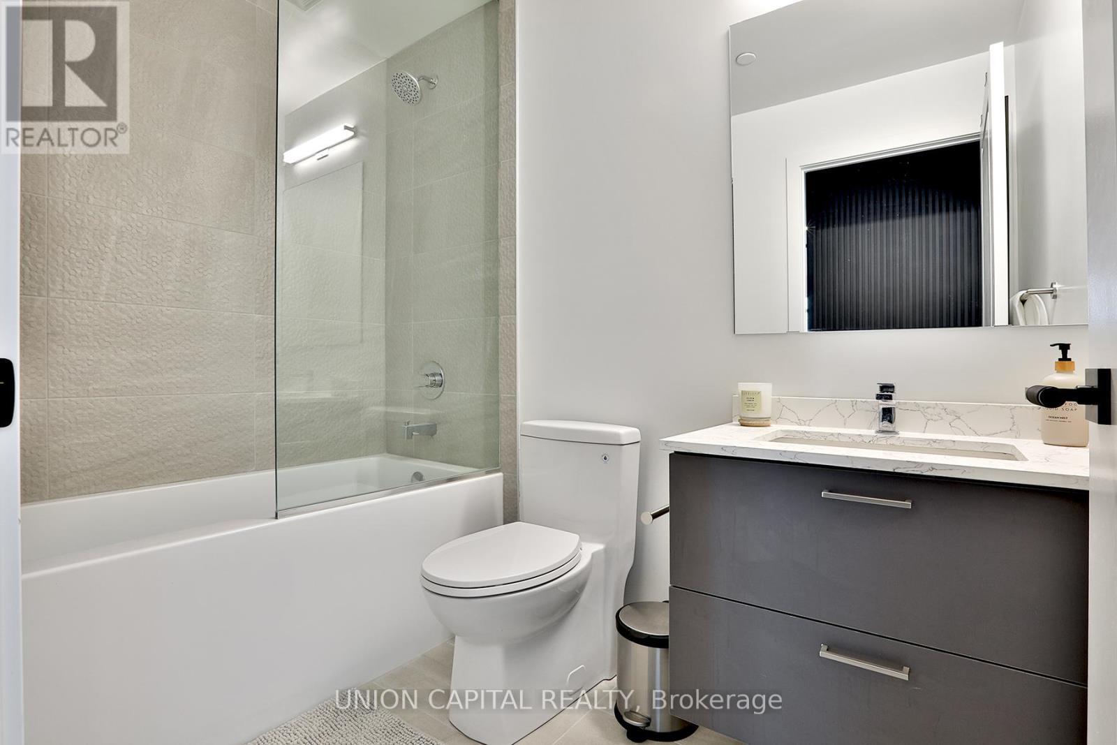 1002 - 30 Upper Mall Way, Vaughan, ON