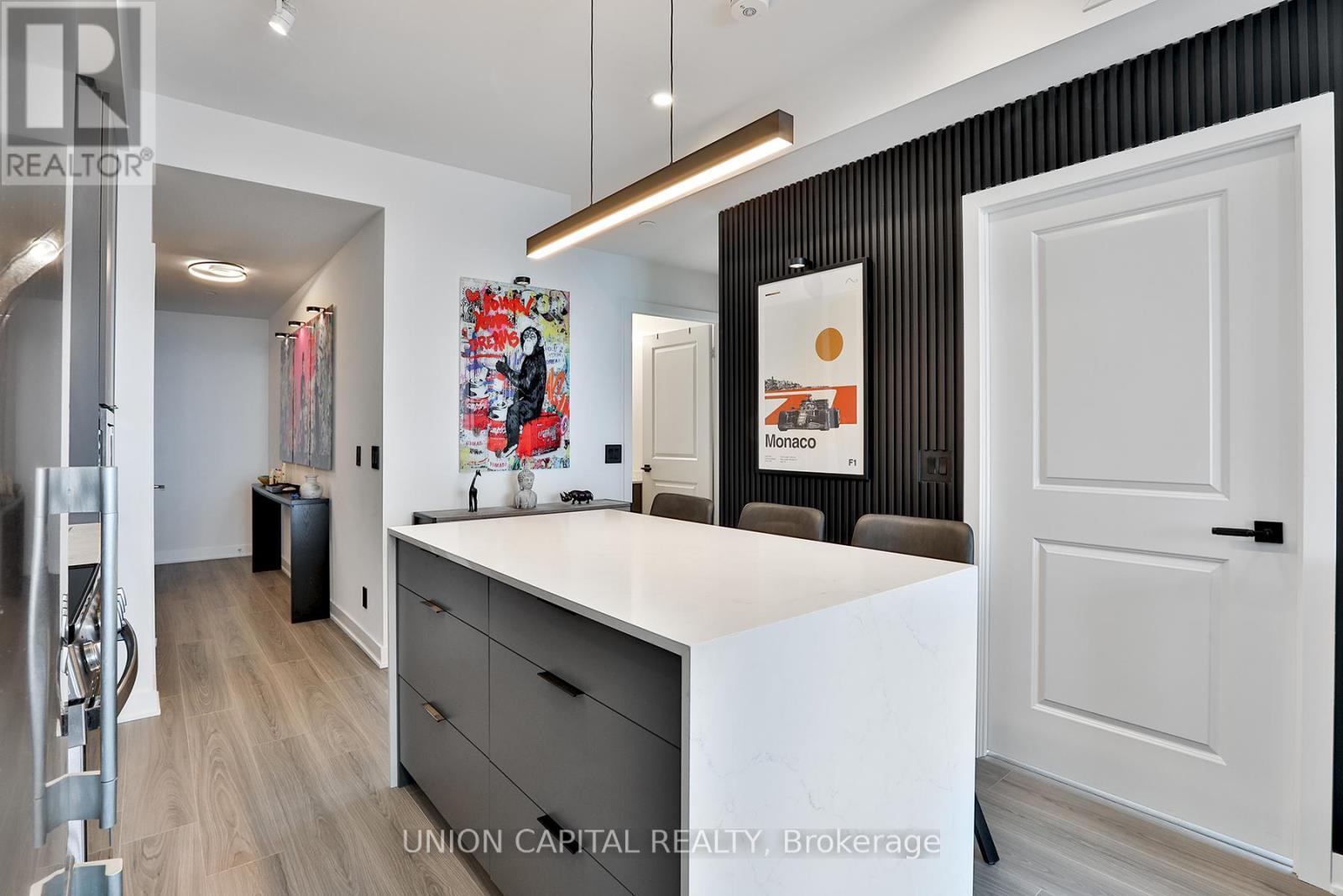 1002 - 30 Upper Mall Way, Vaughan, ON