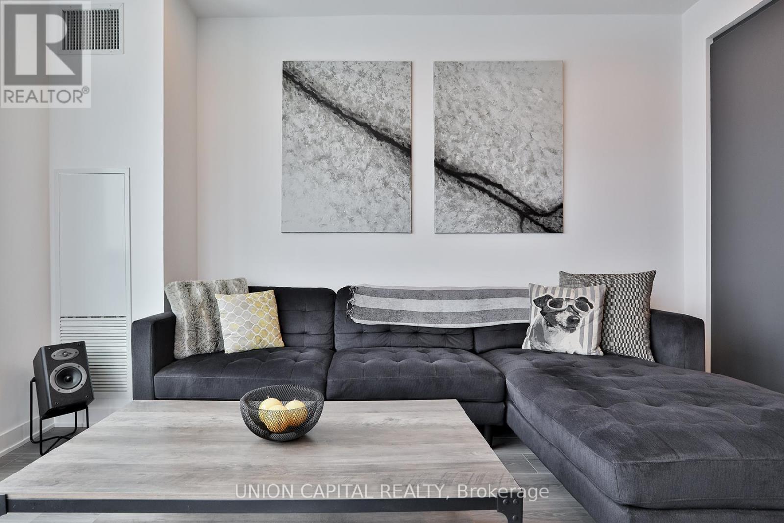 1002 - 30 Upper Mall Way, Vaughan, ON