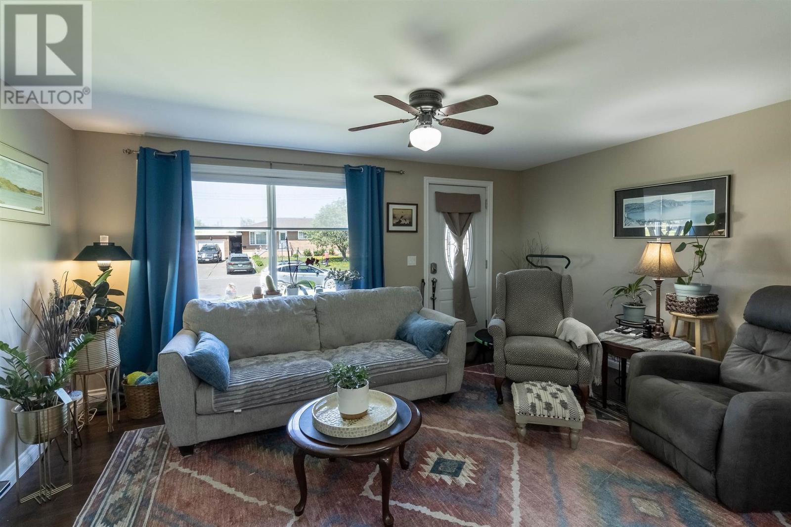 8 Dawson Ave, Sault Ste. Marie, ON - Indoor Photo Showing Living Room