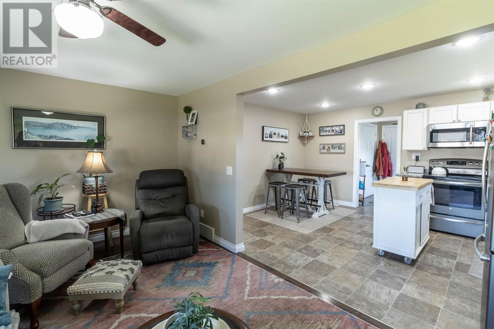 8 Dawson Ave, Sault Ste. Marie, ON - Indoor