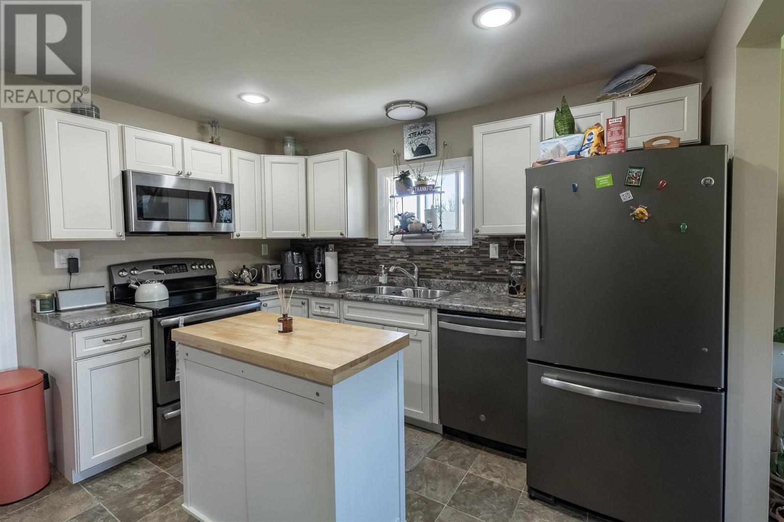 8 Dawson Ave, Sault Ste. Marie, ON - Indoor Photo Showing Kitchen