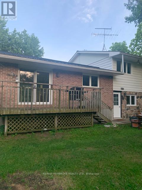 main house deck off dining area - 410 Green Lake Road, North Algona Wilberforce, ON