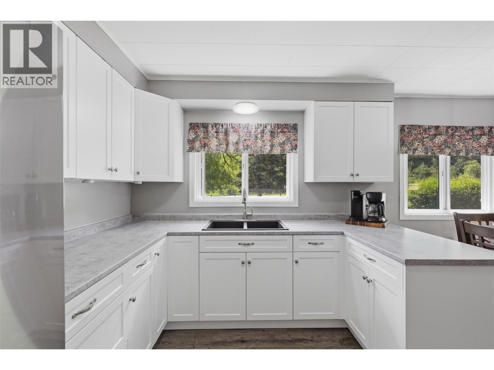 3191 Yellowhead Highway S, Barriere, BC