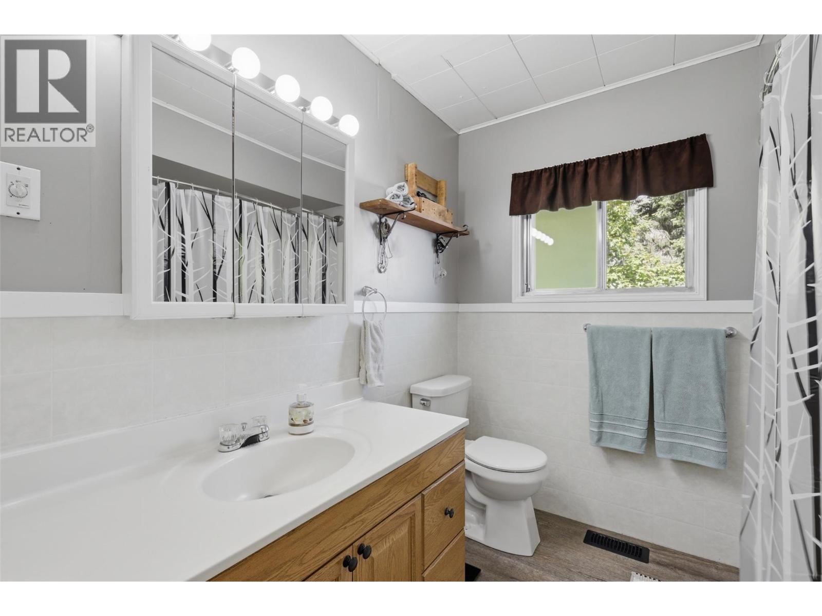 3191 Yellowhead Highway S, Barriere, BC