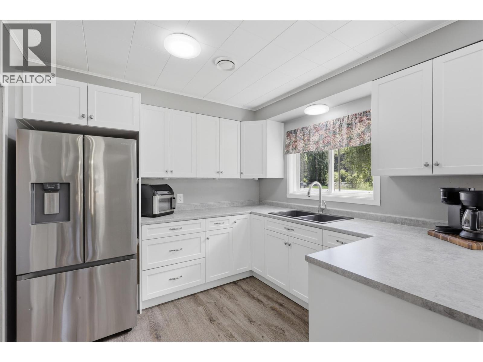 3191 Yellowhead Highway S, Barriere, BC