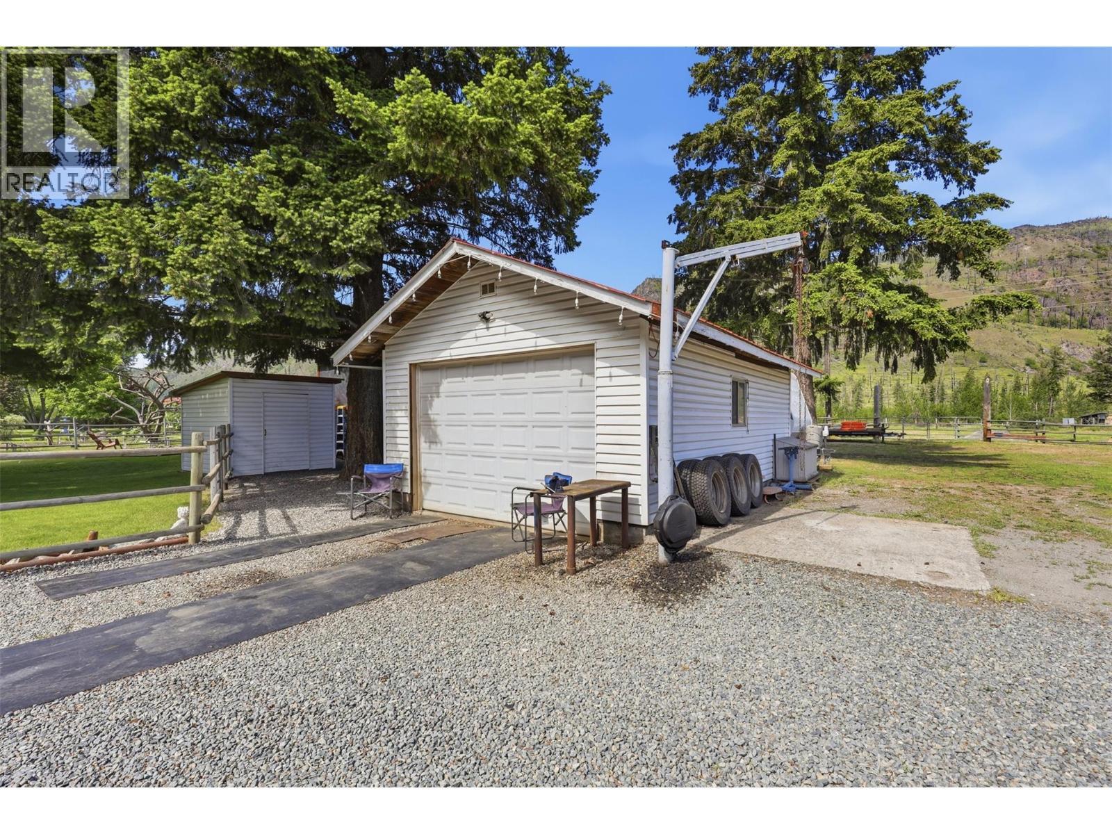 3191 Yellowhead Highway S, Barriere, BC