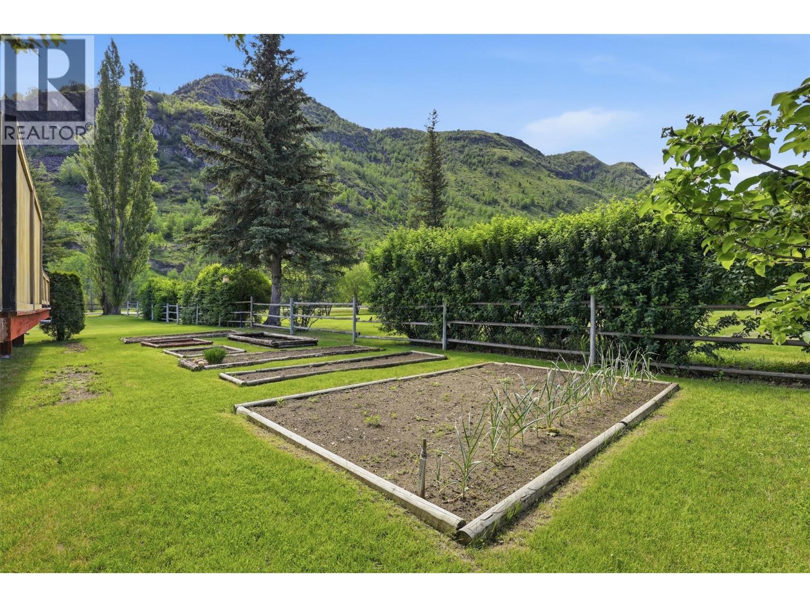 3191 Yellowhead Highway S, Barriere, BC