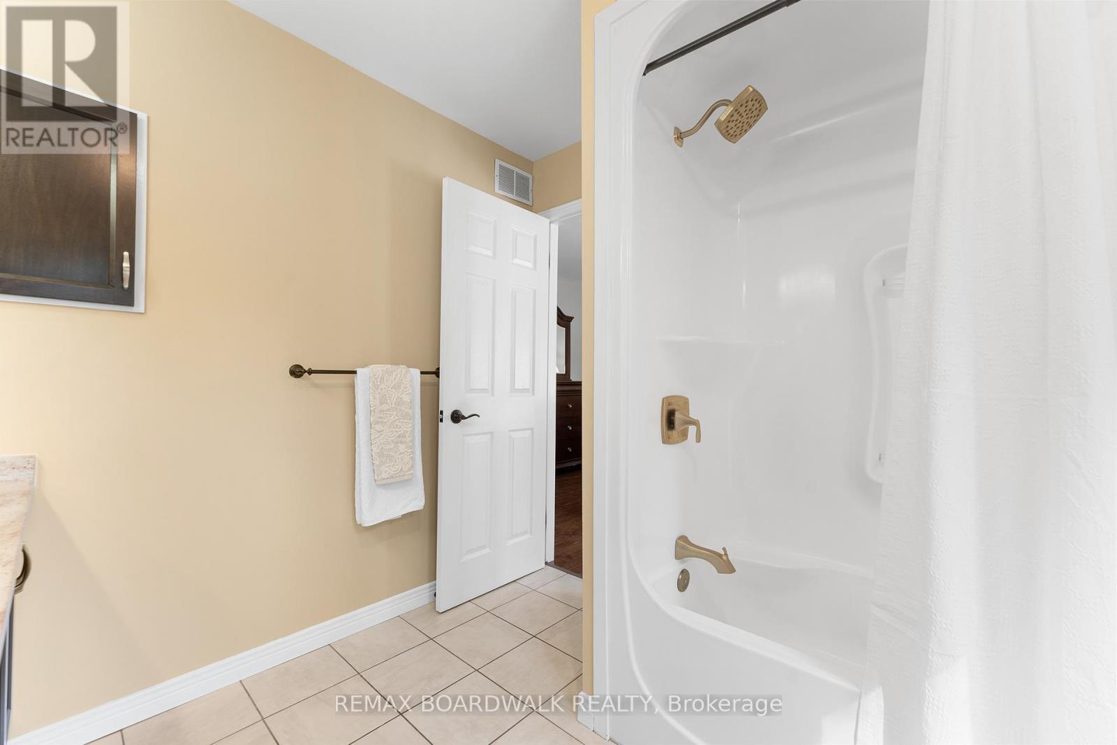 5 PC Ensuite - 14 Panandrick View Drive, Ottawa, ON