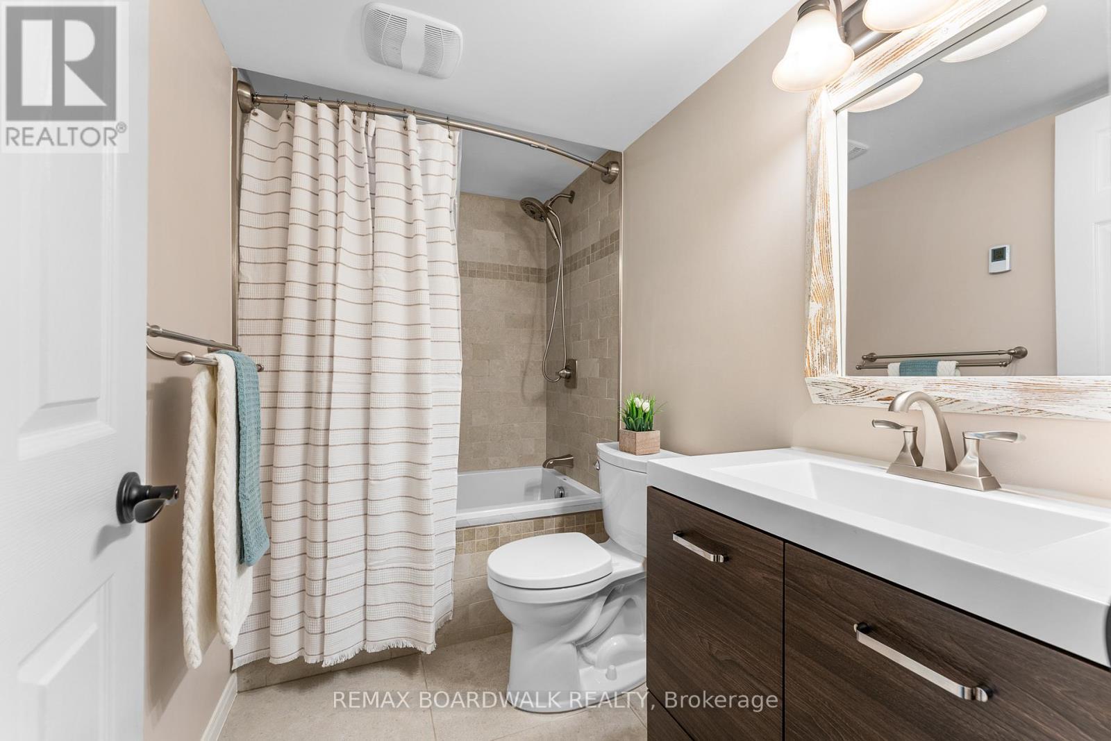 Basement 4 PC Bath Fully Renovated - 14 Panandrick View Drive, Ottawa, ON