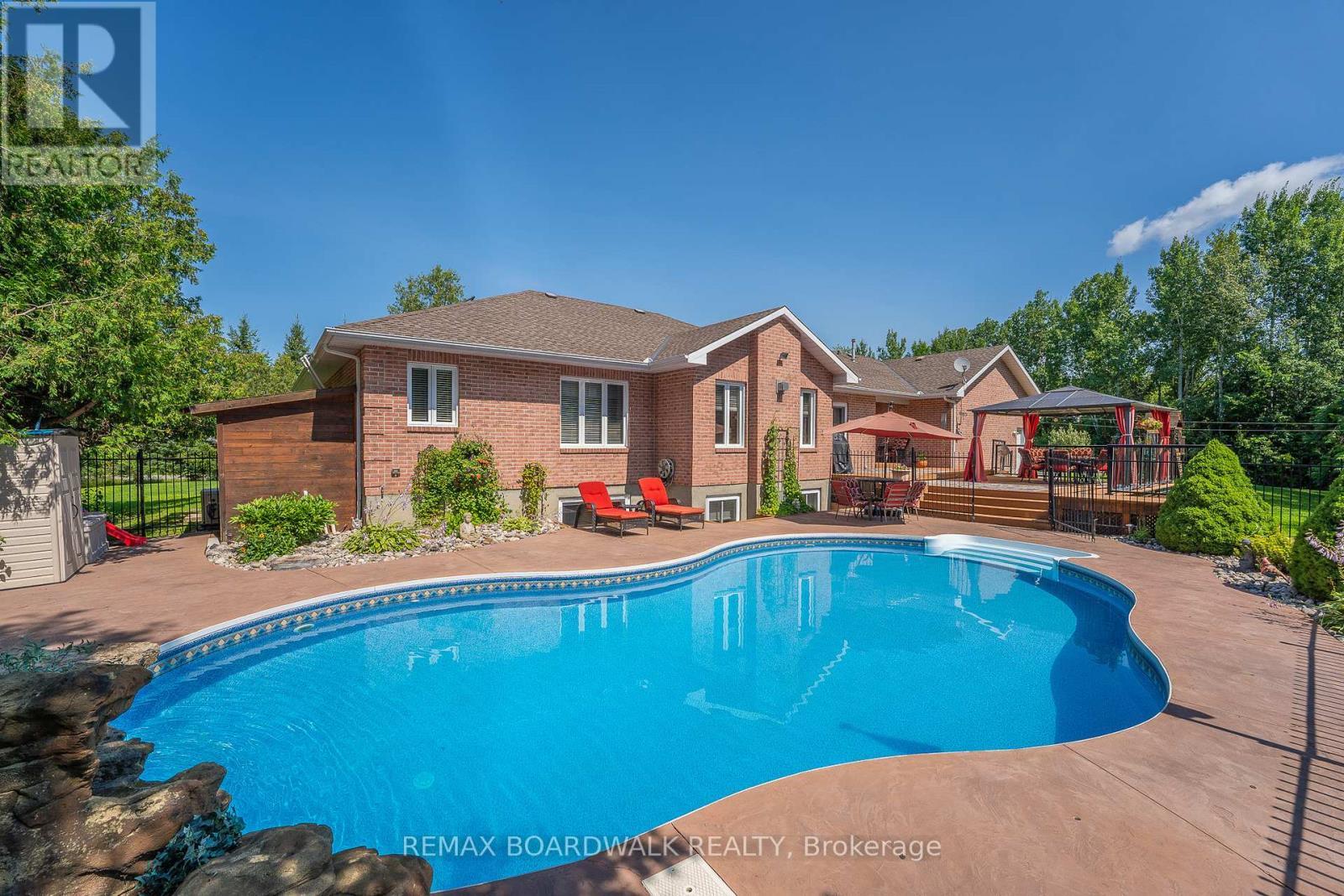 Heated Inground Pool - 14 Panandrick View Drive, Ottawa, ON