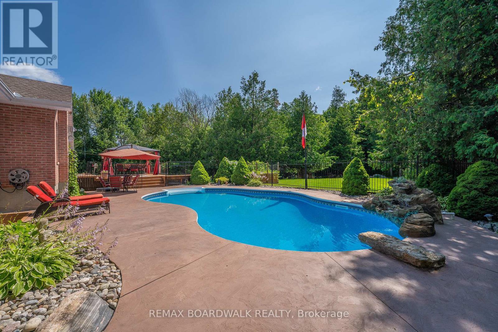 Stone Diving Board - 14 Panandrick View Drive, Ottawa, ON