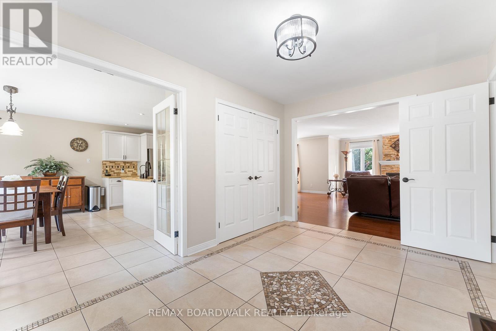 Ceramic & Hardwood Floors Throughout the Main - 14 Panandrick View Drive, Ottawa, ON