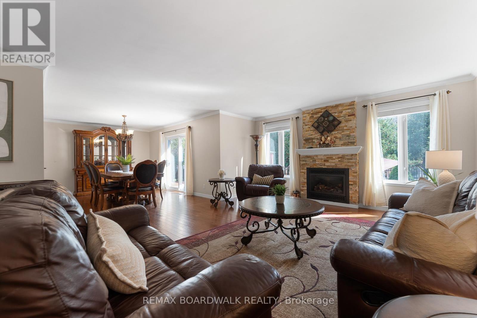 Open Concept Living & Dining Room - 14 Panandrick View Drive, Ottawa, ON