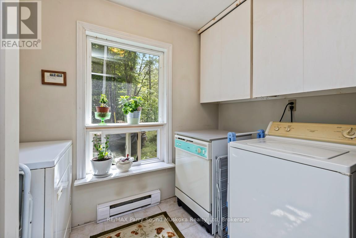 Main floor laundry - 252 Dunchurch Estates Road, Whitestone (Hagerman), ON
