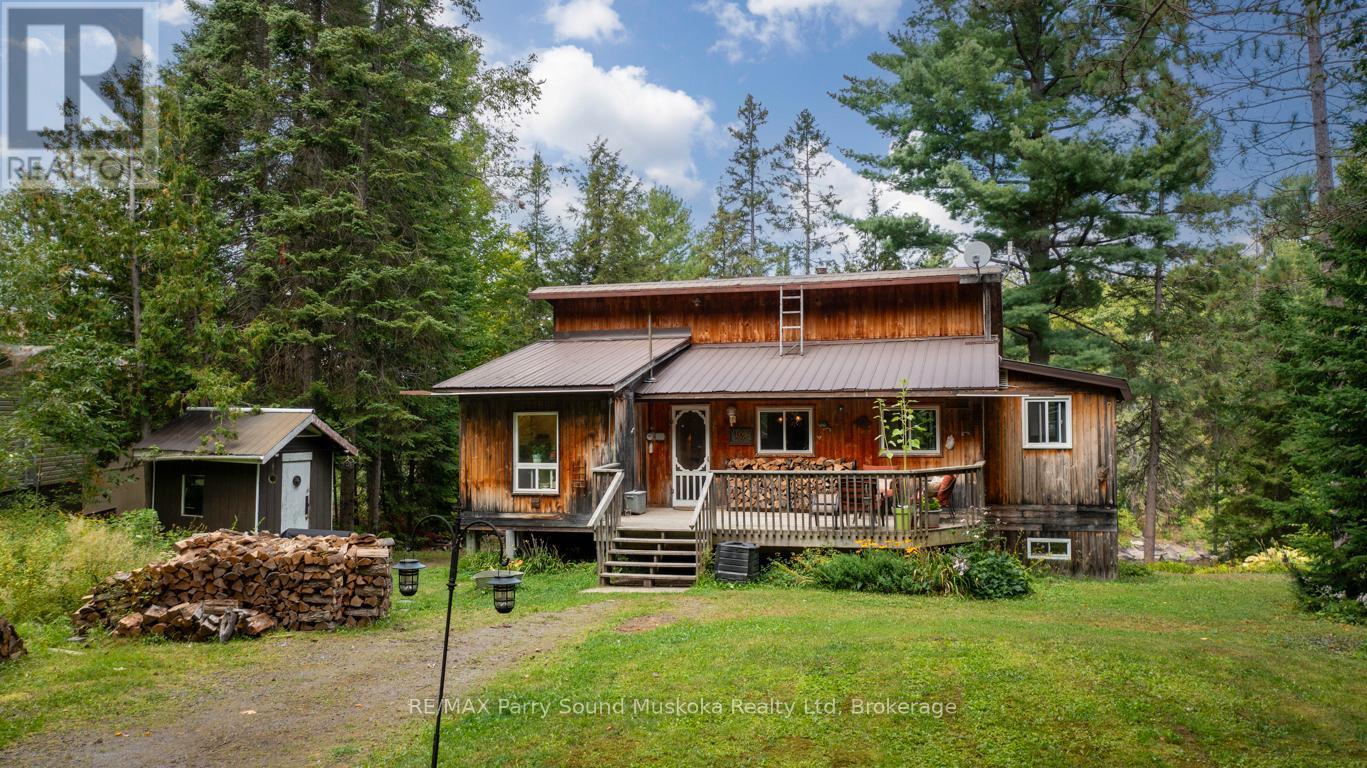 Cedar sided 4 season lake house - 252 Dunchurch Estates Road, Whitestone (Hagerman), ON