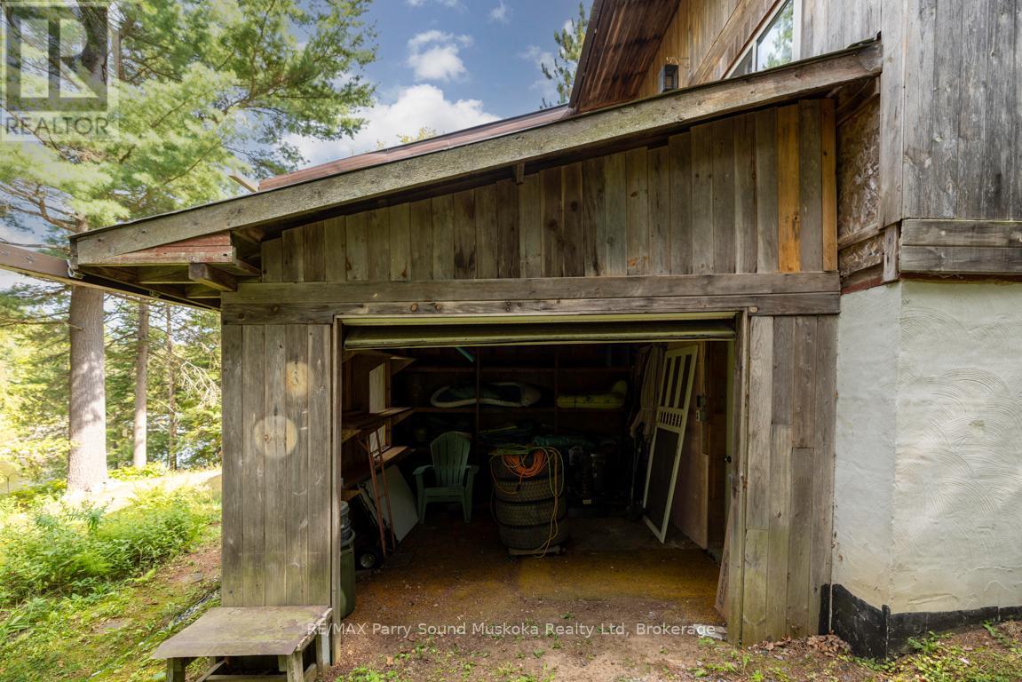 Excellent storage w access into basement - 252 Dunchurch Estates Road, Whitestone (Hagerman), ON