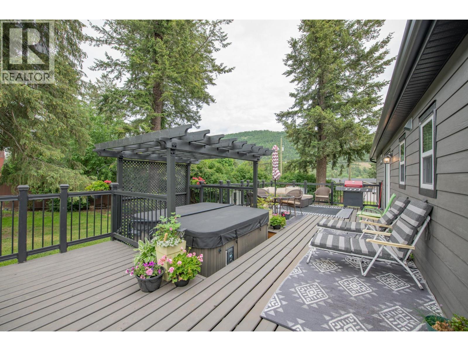 Private Back Deck with Hot Tub - 272 Lumby Mabel Lake Road, Lumby, BC