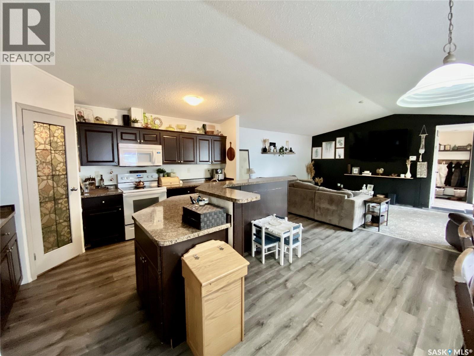 114 3 Street E, Carnduff, SK