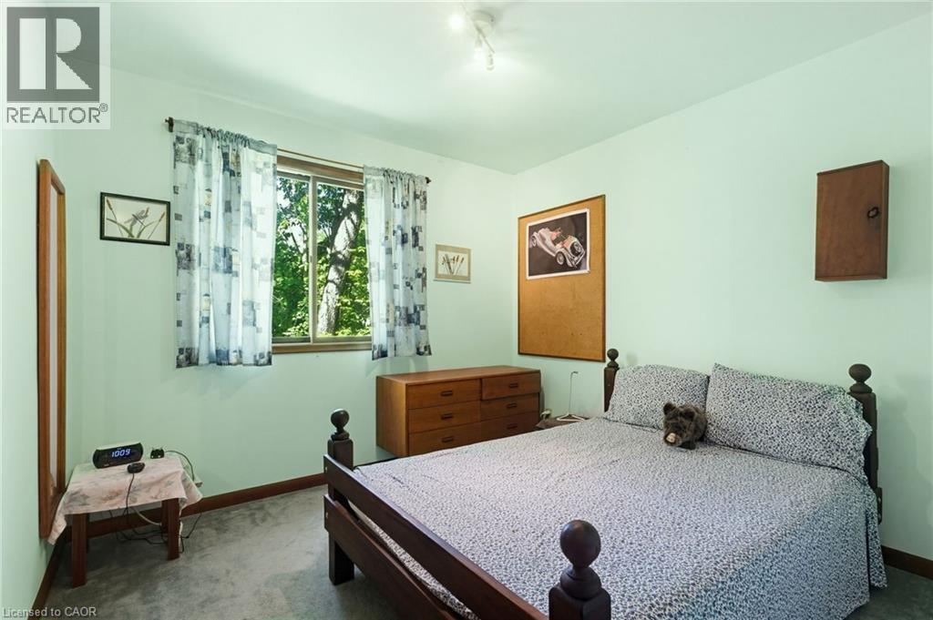 1265 Britannia Road, Burlington, ON - Indoor Photo Showing Bedroom