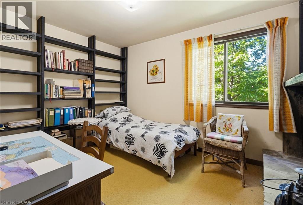 1265 Britannia Road, Burlington, ON - Indoor Photo Showing Bedroom