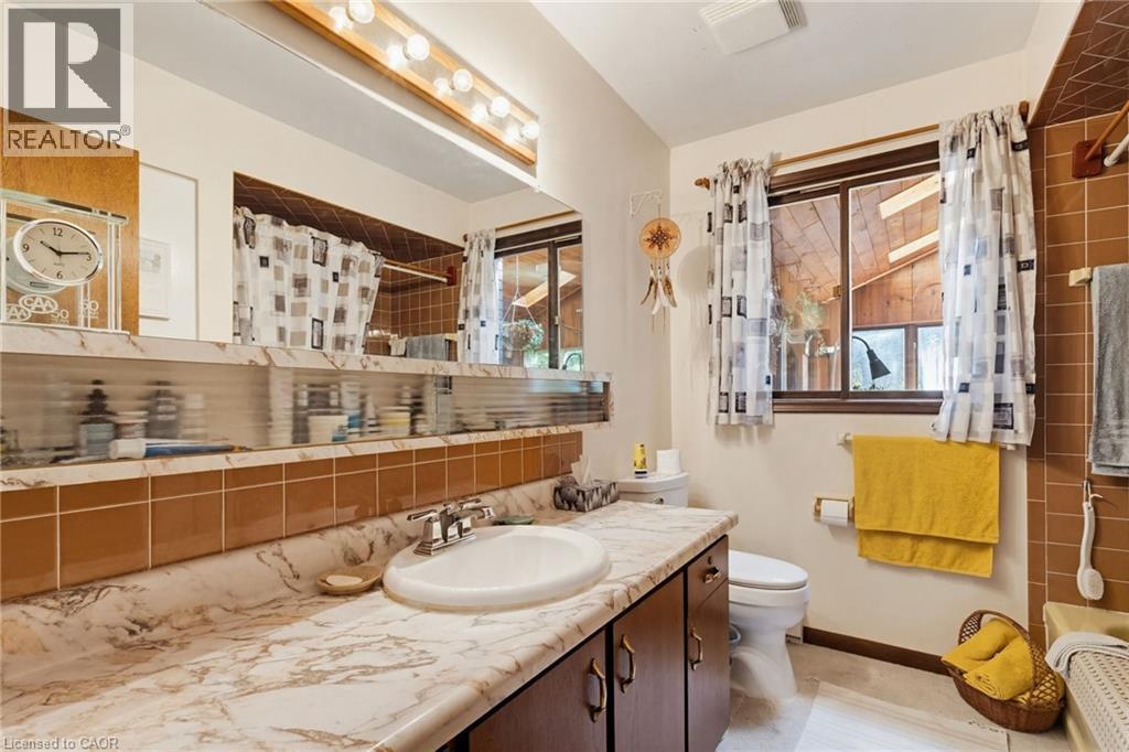 1265 Britannia Road, Burlington, ON - Indoor Photo Showing Bathroom