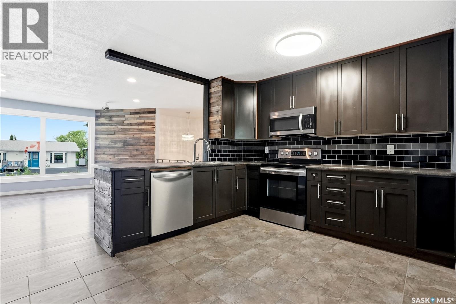 424 Dalhousie Crescent, Saskatoon, SK