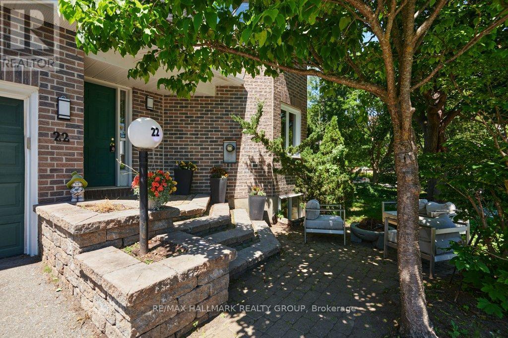 Gardeners delight with available garden space - 22 Terrace Drive, Ottawa, ON