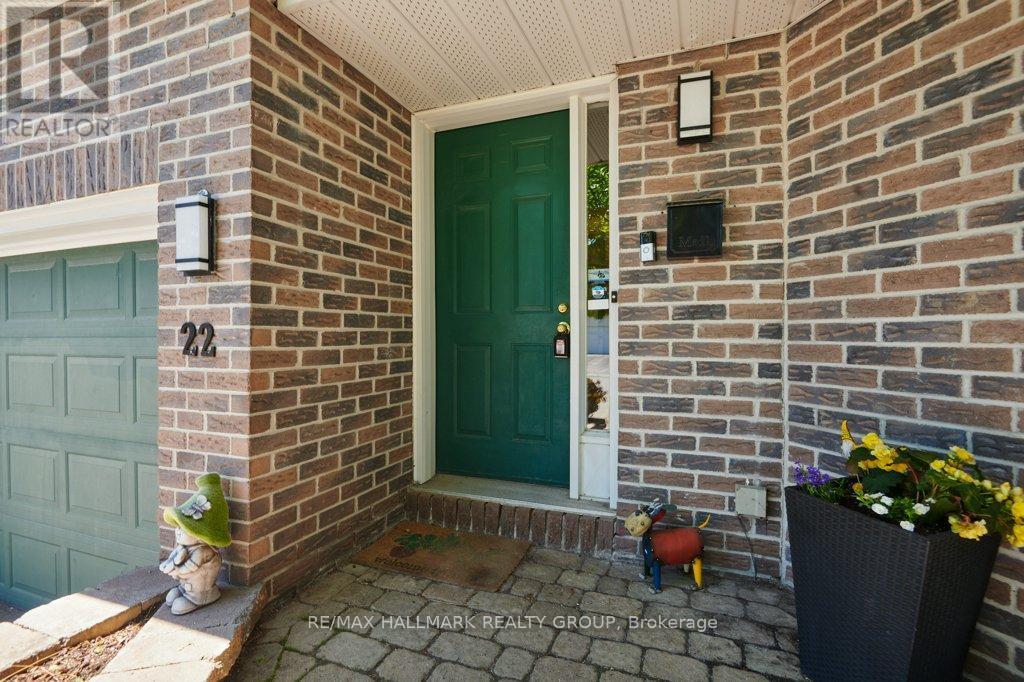 Quiet front entry with display area for planters - 22 Terrace Drive, Ottawa, ON