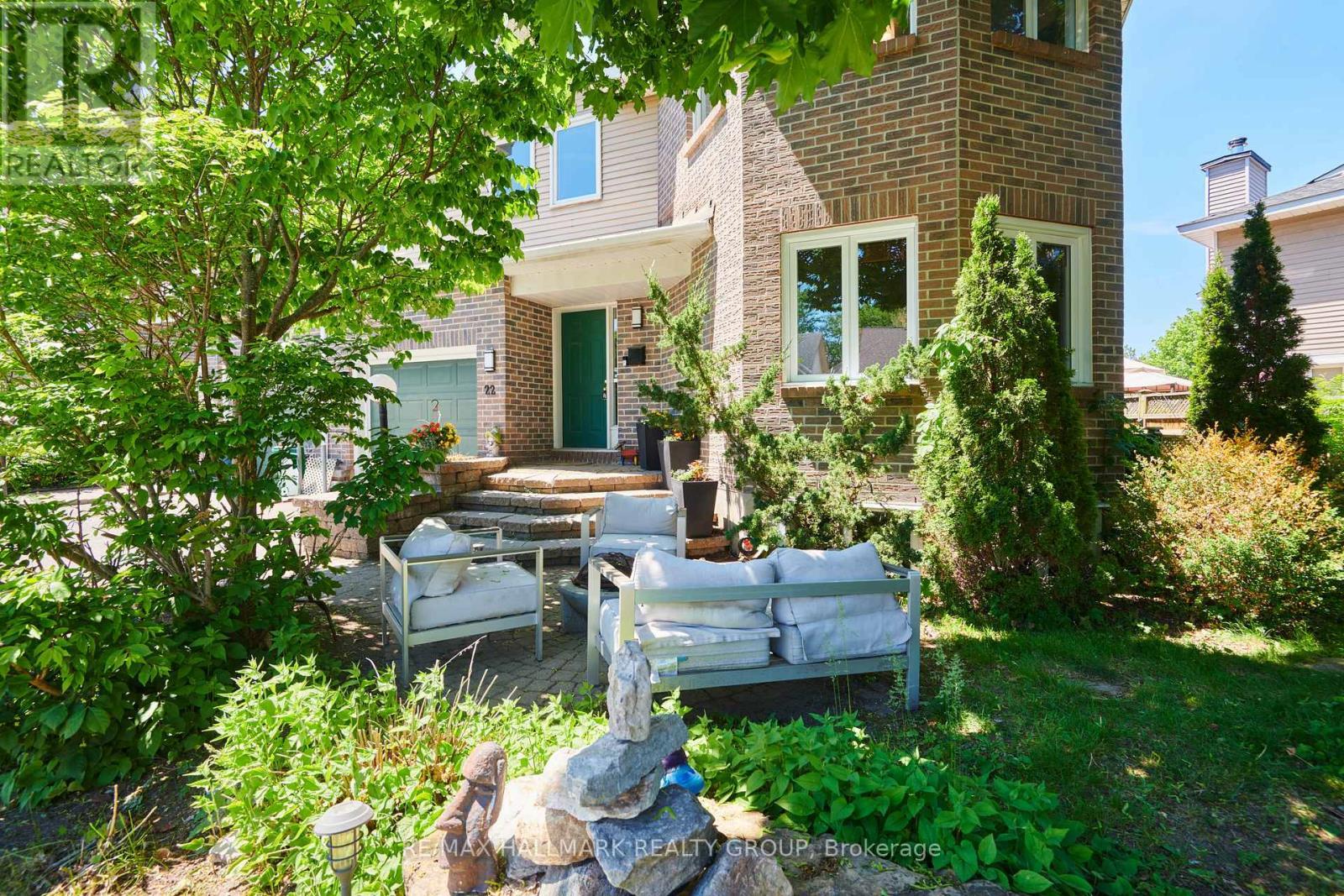 Architectural wall of windows - 22 Terrace Drive, Ottawa, ON