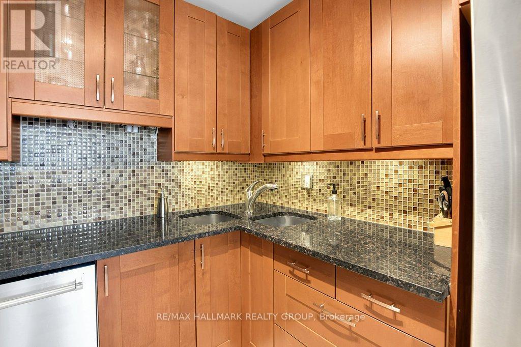 Kitchen with granite counters & corner sink - 22 Terrace Drive, Ottawa, ON