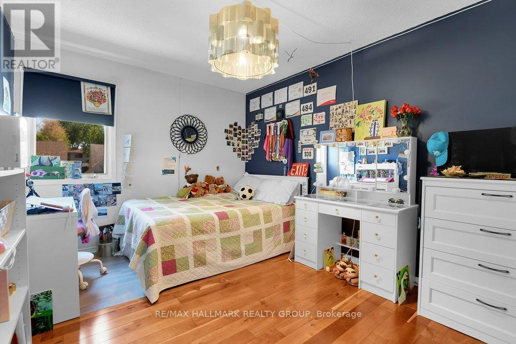 Bedroom #2 - hardwood floors - 22 Terrace Drive, Ottawa, ON