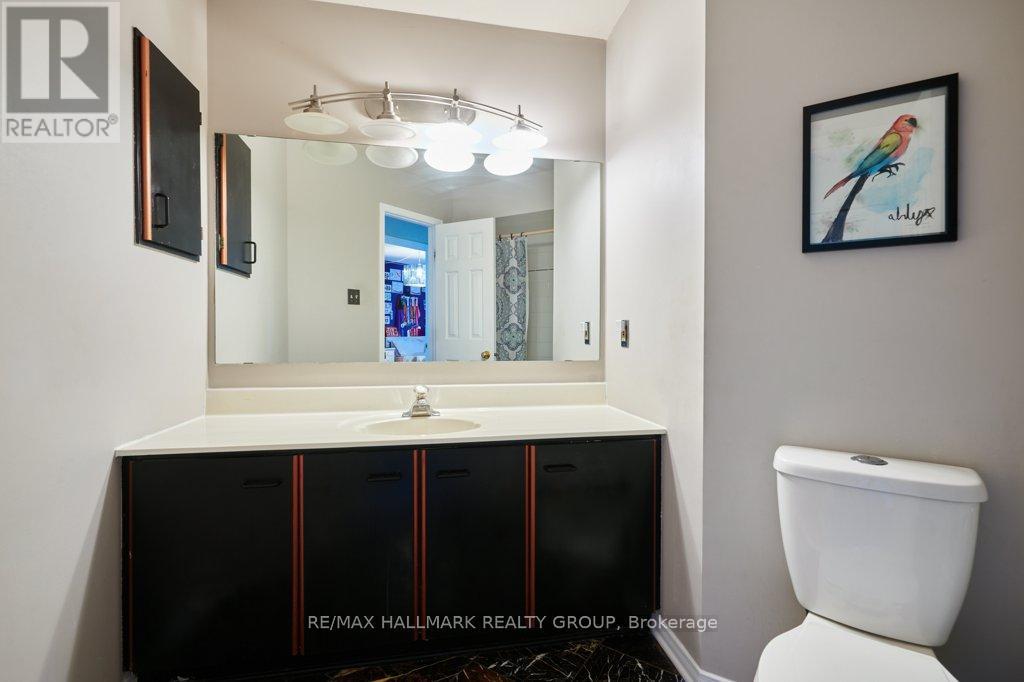 Main bathroom - 22 Terrace Drive, Ottawa, ON
