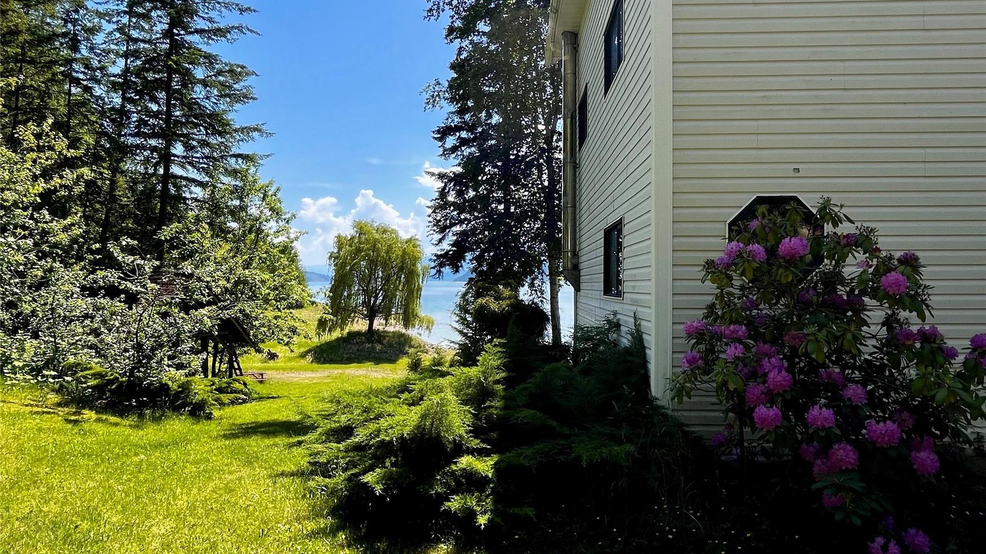 620 Applegrove Road, Fauquier, BC - Outdoor