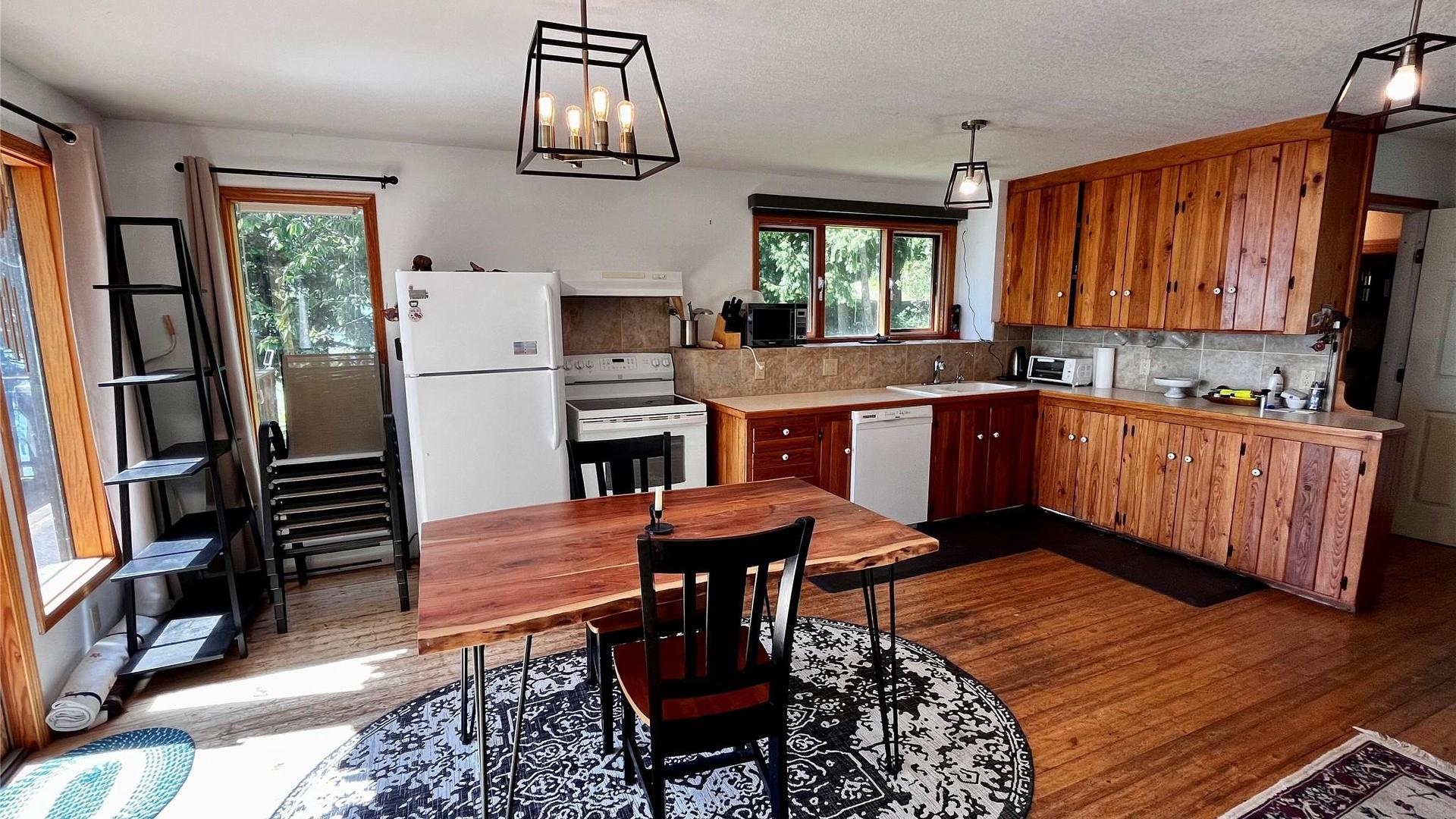 620 Applegrove Road, Fauquier, BC - Indoor With Body Of Water