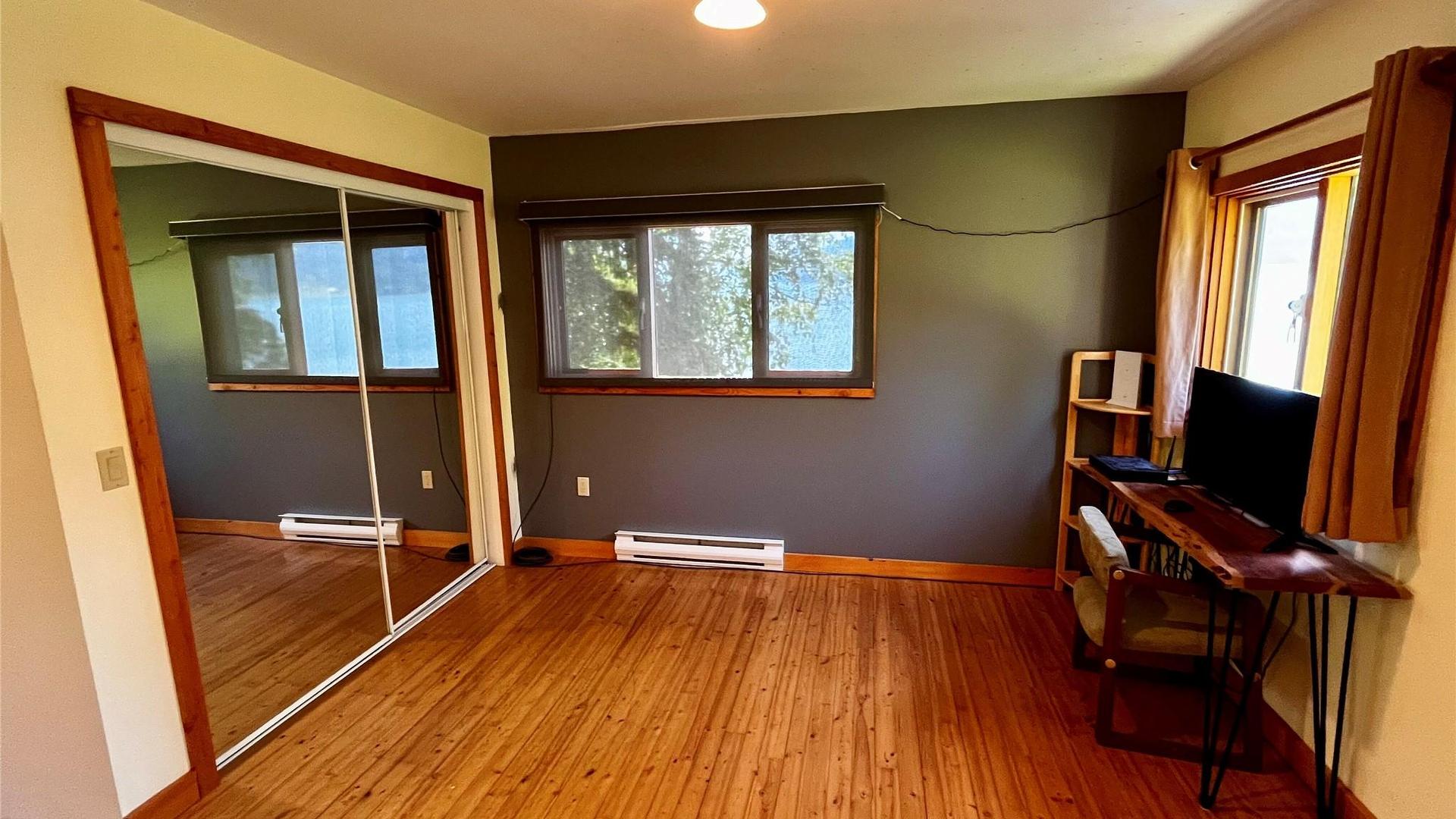 620 Applegrove Road, Fauquier, BC - Indoor Photo Showing Bedroom