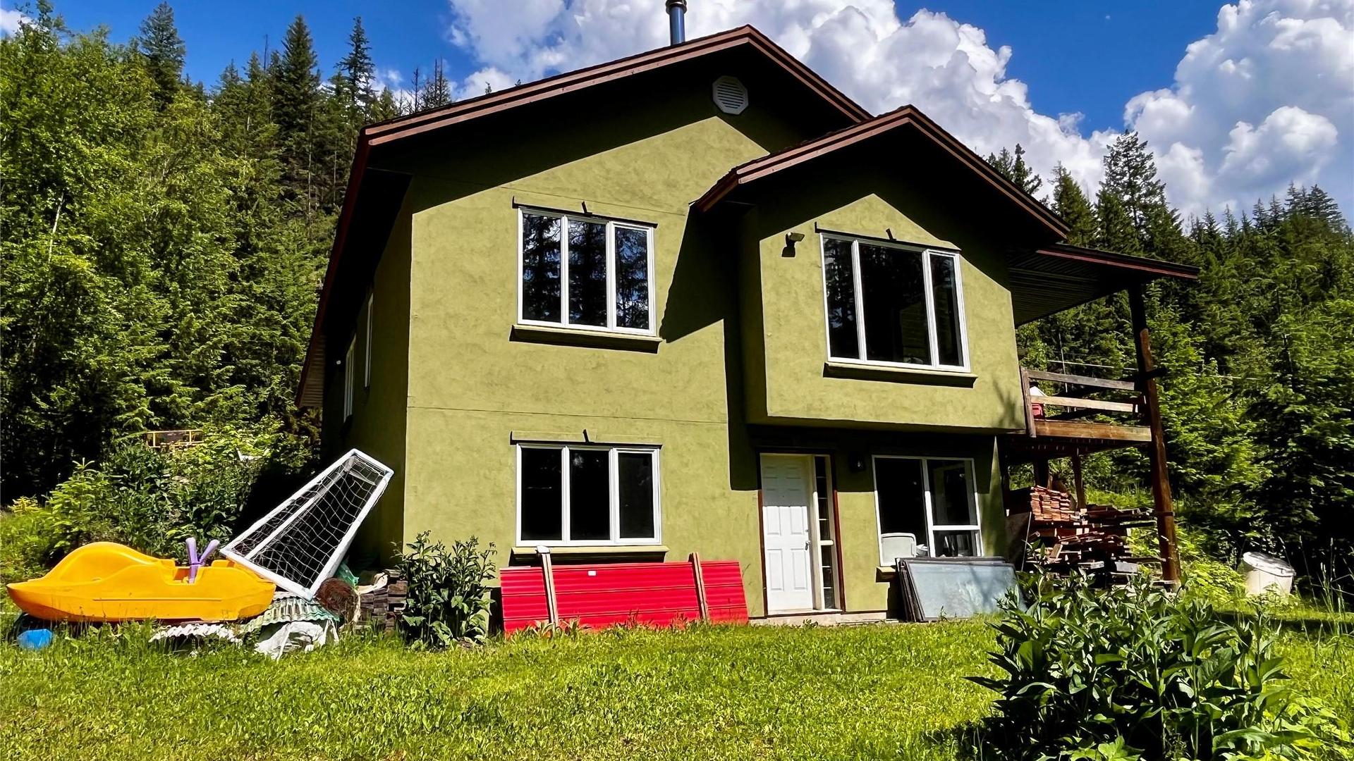 620 Applegrove Road, Fauquier, BC - Outdoor