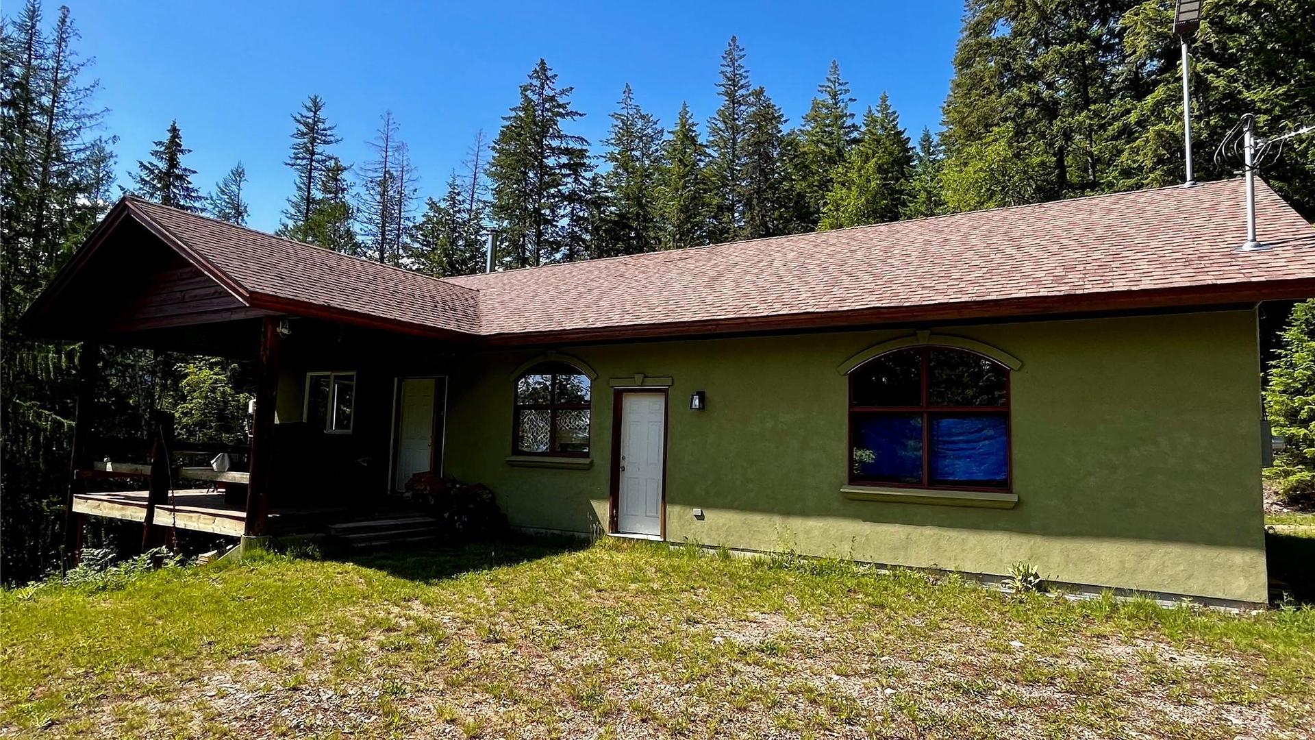 620 Applegrove Road, Fauquier, BC - Outdoor With Deck Patio Veranda