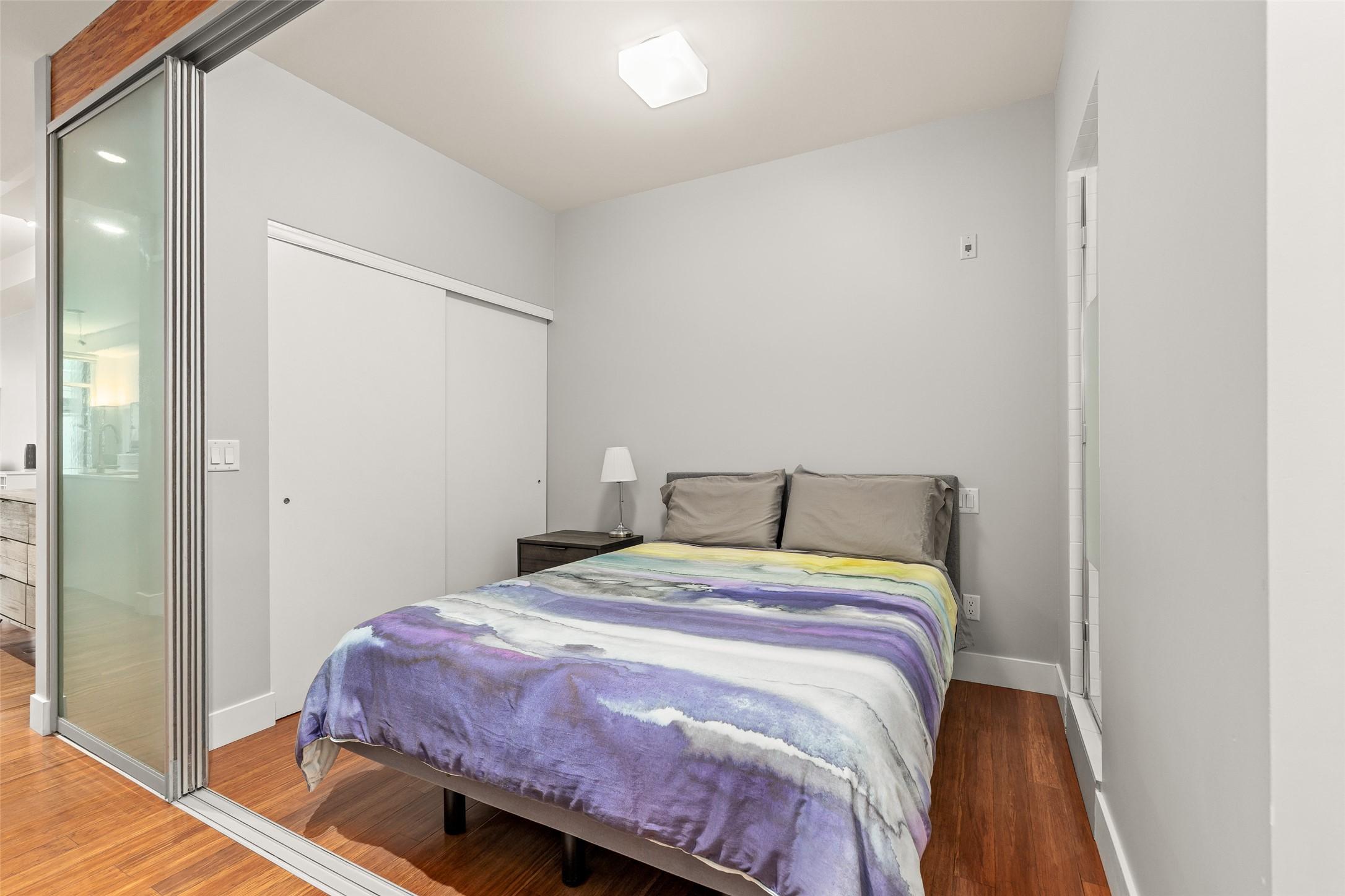 214-1289 Ellis Street, Kelowna, BC - Indoor Photo Showing Bedroom