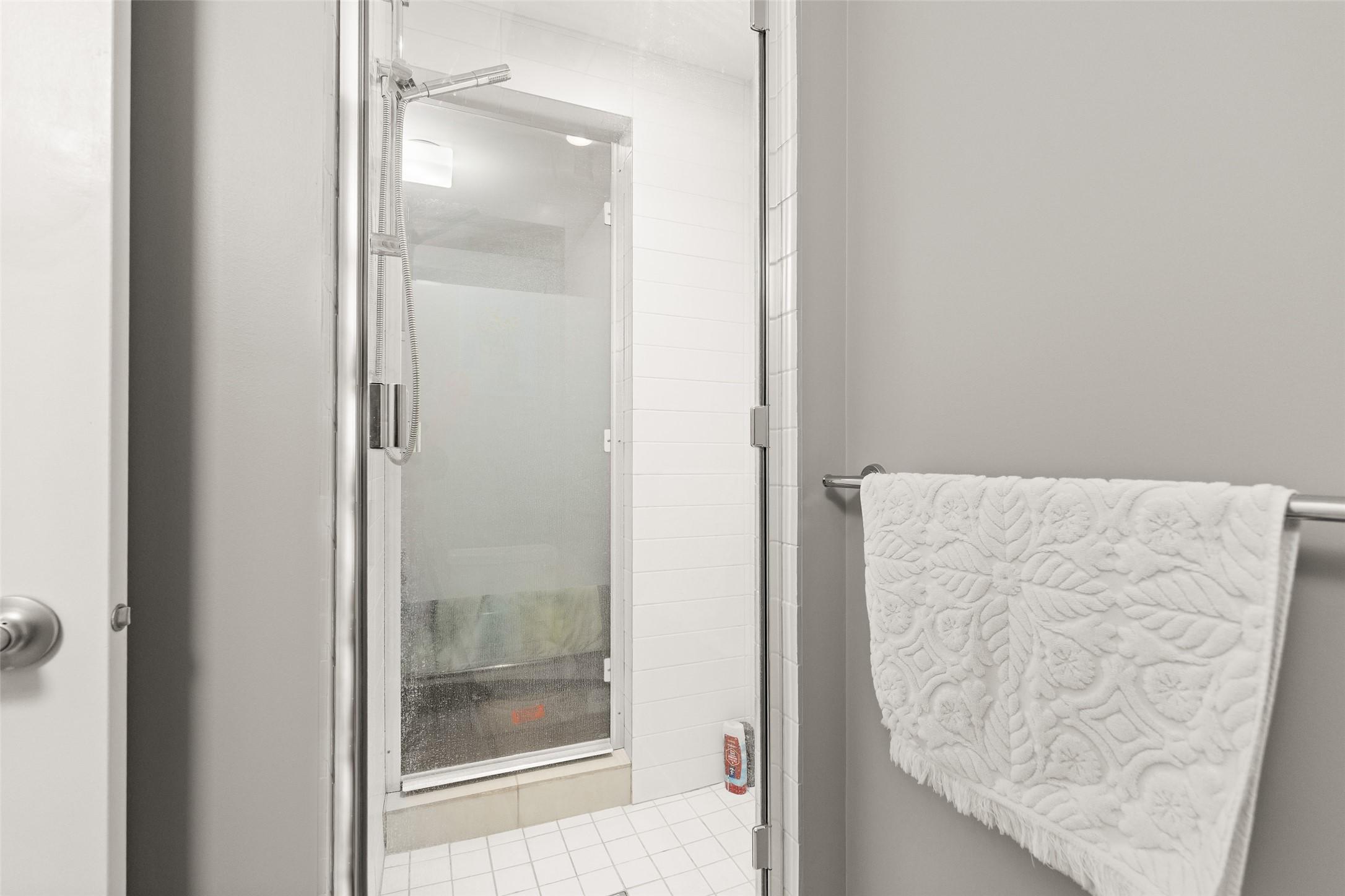 214-1289 Ellis Street, Kelowna, BC - Indoor Photo Showing Bathroom
