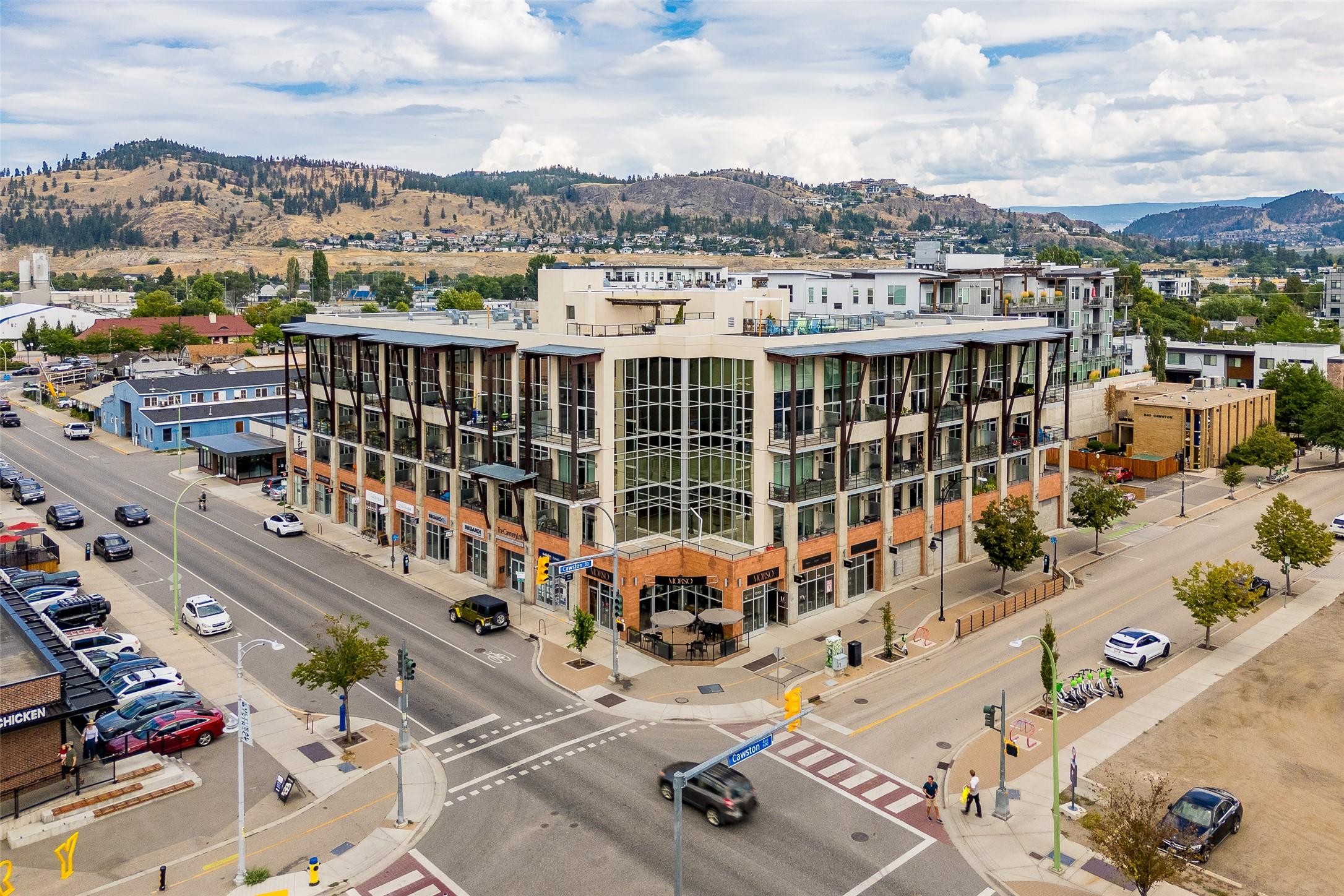 214-1289 Ellis Street, Kelowna, BC - Outdoor With View