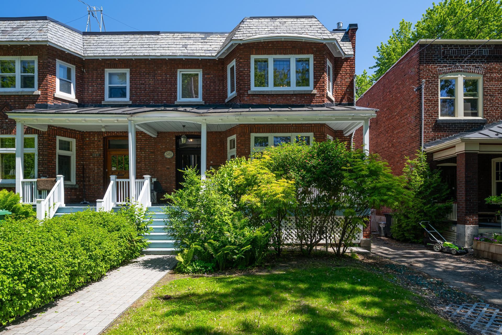 Front of Structure - 3829 Av. Draper, Montréal (Côte-Des-Neiges/Notre-Dame-De-Grâce), QC - Outdoor With Deck Patio Veranda